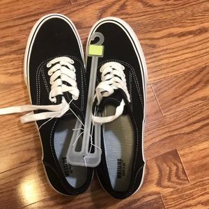 black sneakers with white laces!!